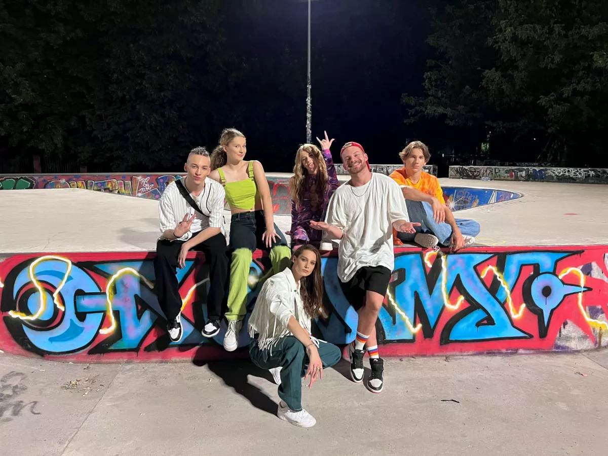 Tancerze Egurrola Dance Agency w teledysku Roxie Węgiel !