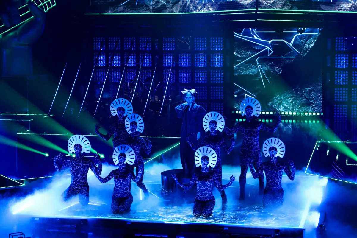 Niesamowite show w wykonaniu tancerzy grupy Volt i Egurrola Dance Agency podczas pierwszego odcinka programu 